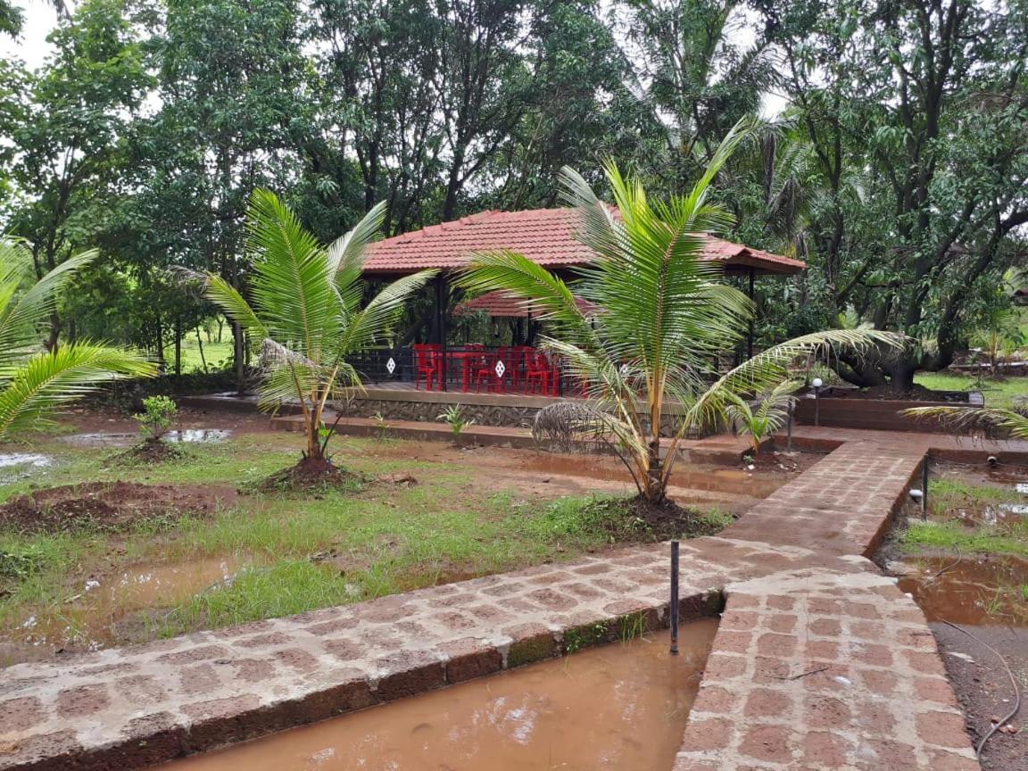 Chiplūn红屋顶农场旅馆别墅 外观 照片