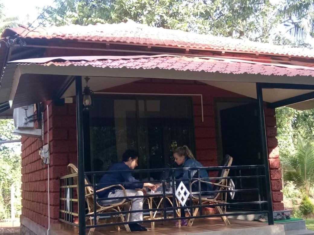 Chiplūn红屋顶农场旅馆别墅 外观 照片